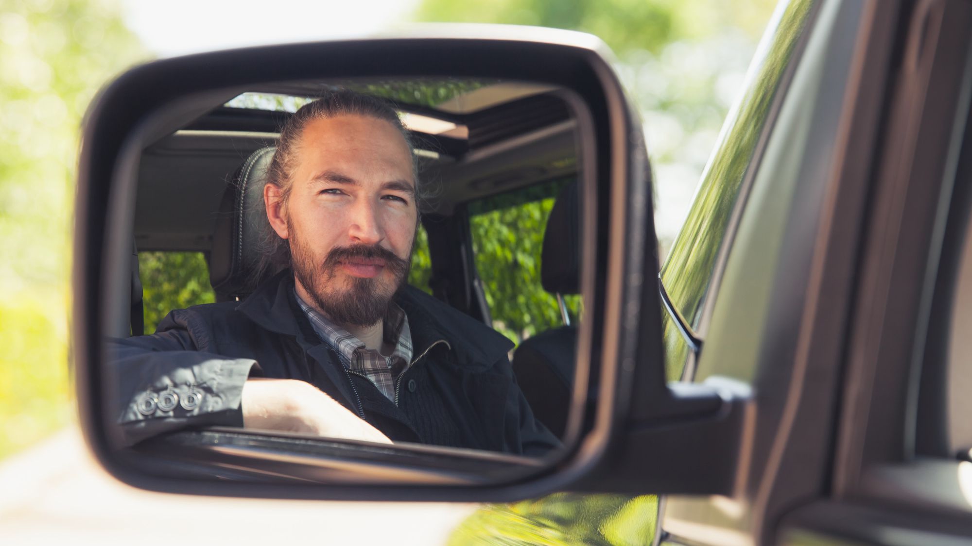 <p><span class="TextRun SCXW58912641 BCX0" lang="NB-NO" data-contrast="auto" xml:lang="NB-NO"><span class="NormalTextRun SCXW58912641 BCX0">FRA SJÅFØR TIL PASSASJER: </span></span><span class="TextRun SCXW58912641 BCX0" lang="NB-NO" data-contrast="auto" xml:lang="NB-NO"><span class="NormalTextRun SCXW58912641 BCX0">Arbeidstida brukes i førersetet. Men når det gjelder kontroll over egen arbeidssituasjon, befinner drosjesjåfører tilknyttet Uber eller lignende plattformselskaper seg i det metaforiske baksetet.</span></span><span class="EOP SCXW58912641 BCX0" data-ccp-props="{}"> </span><em>Foto: Colorbox</em></p>